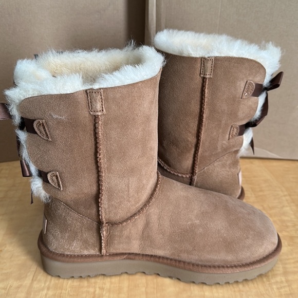 Ugg Women’s Classic Short Bailey Double Bow Boot - Picture 3 of 7